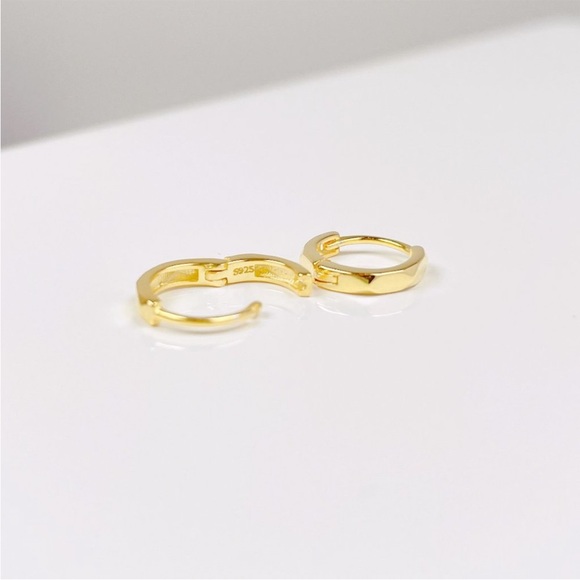 Geometry 18K Gold Layered Silver Huggie Hoop Earrings S925 - Picture 4 of 9